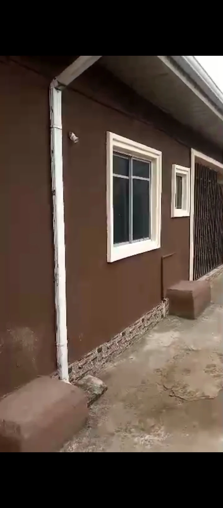 3 Bedroom Flat for Sale in Ekehuan road, Edo - Image 5