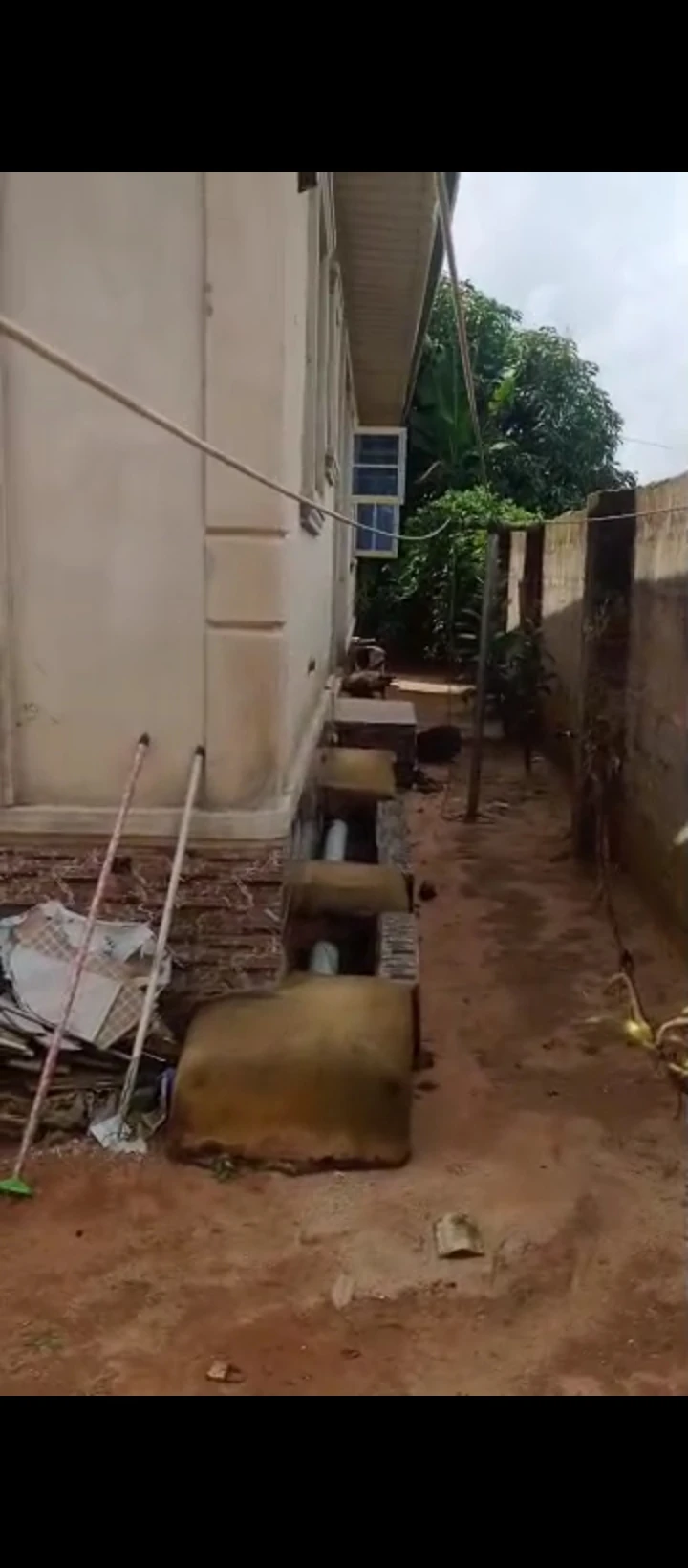 Duplex for Sale in Ekehuan road, Edo - Image 1