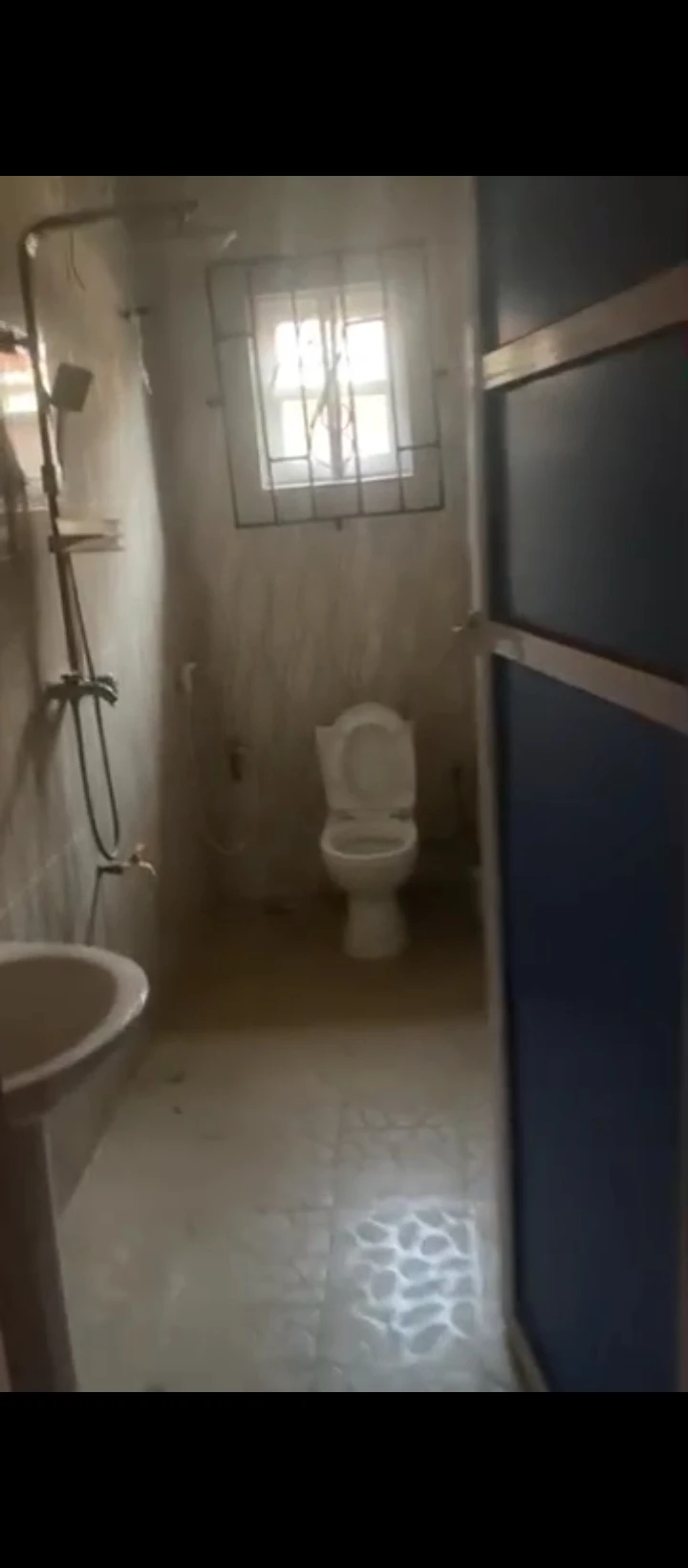 3 Bedroom Flat for Sale in Iguhomon agbor road bypass, Edo - Image 1