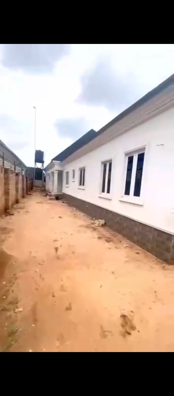3 Bedroom Flat for Sale in Uhor sapele road, Edo - Image 2