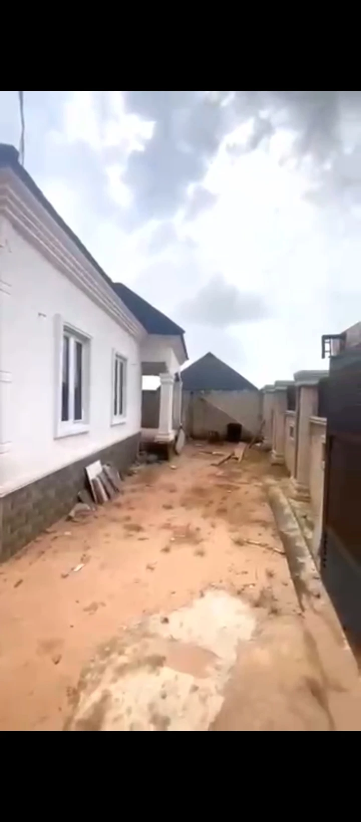 3 Bedroom Flat for Sale in Uhor sapele road, Edo - Image 1