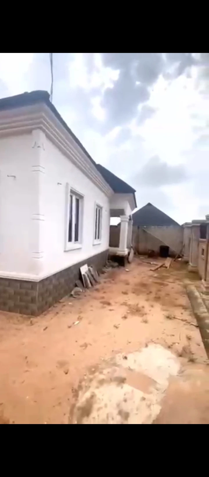 3 Bedroom Flat for Sale in Uhor sapele road, Edo - Image 4