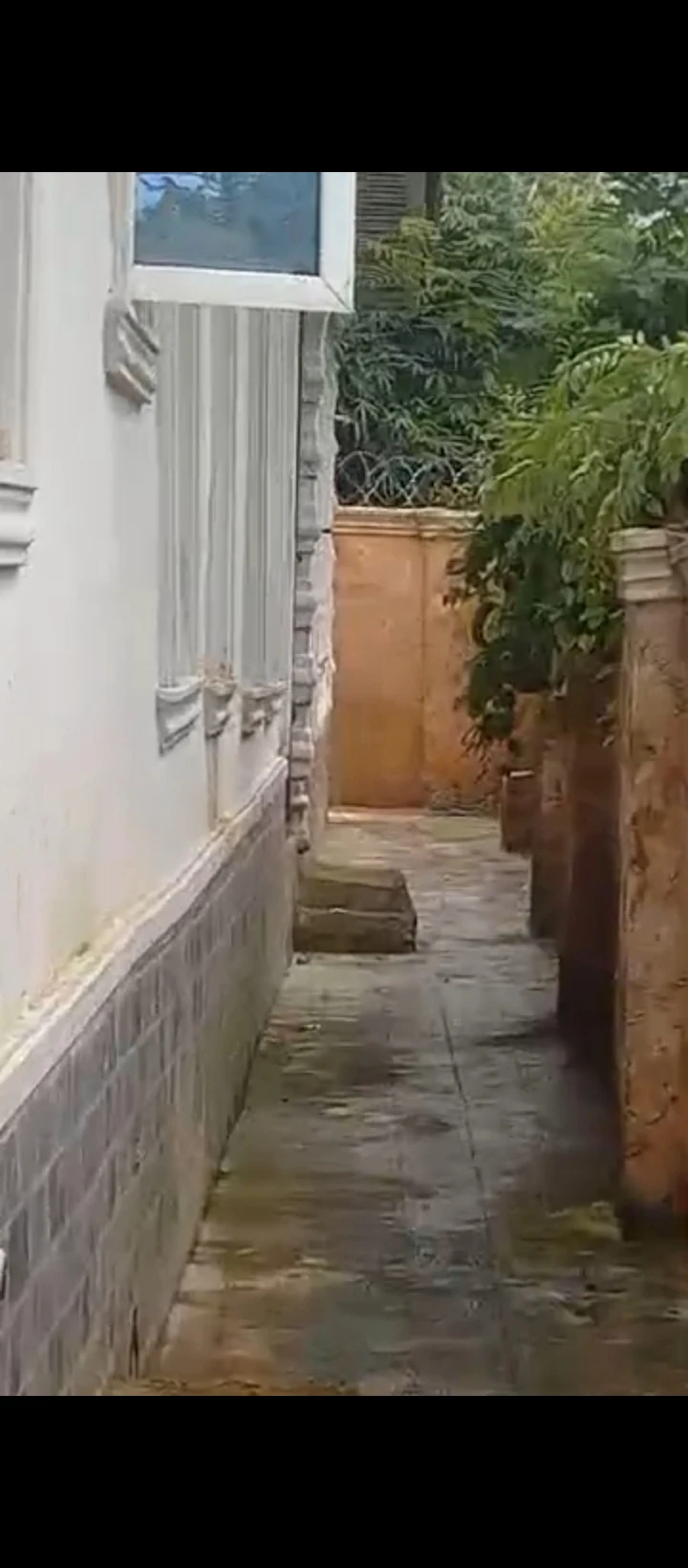 2 Bedroom Flat for Sale in Ekehuan road, Edo - Image 2
