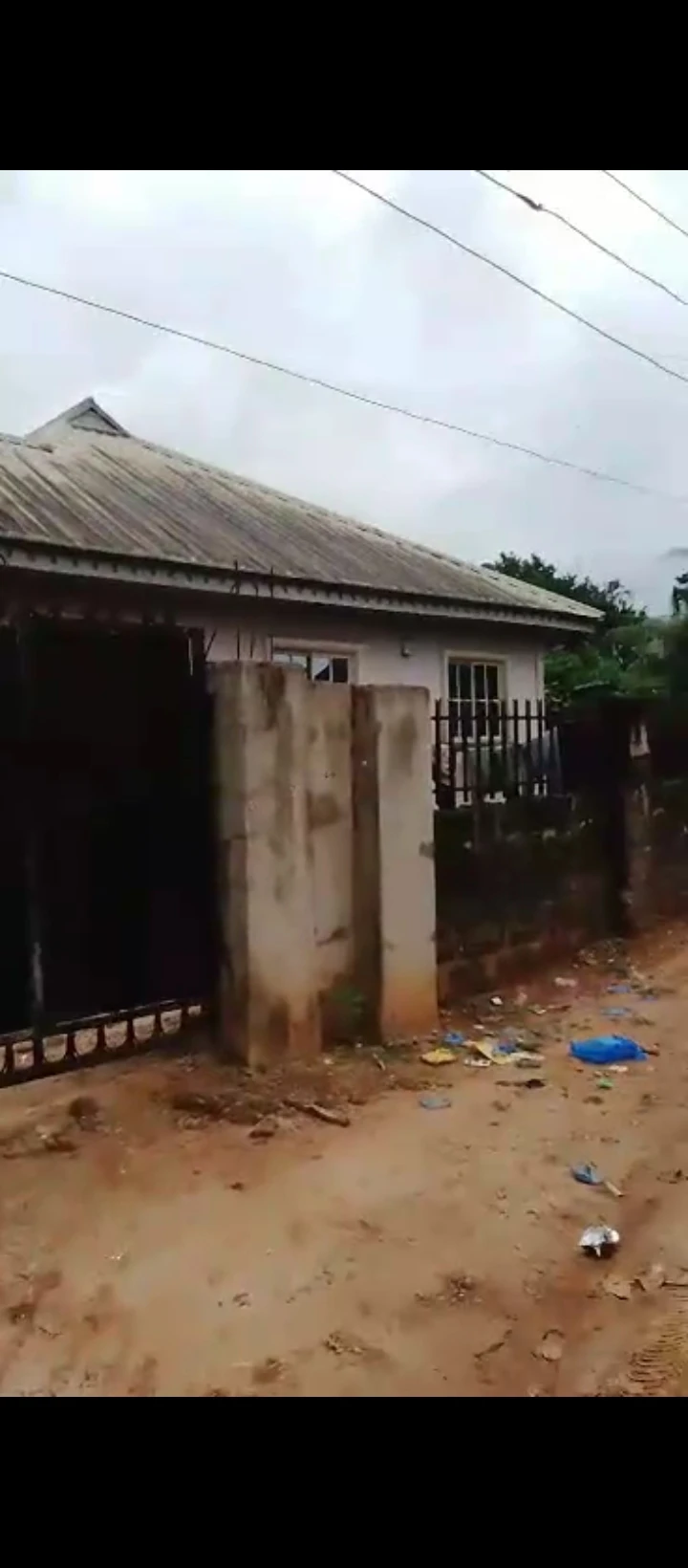 3 Bedroom Flat for Sale in Ogunwemnyi, Edo - Image 3