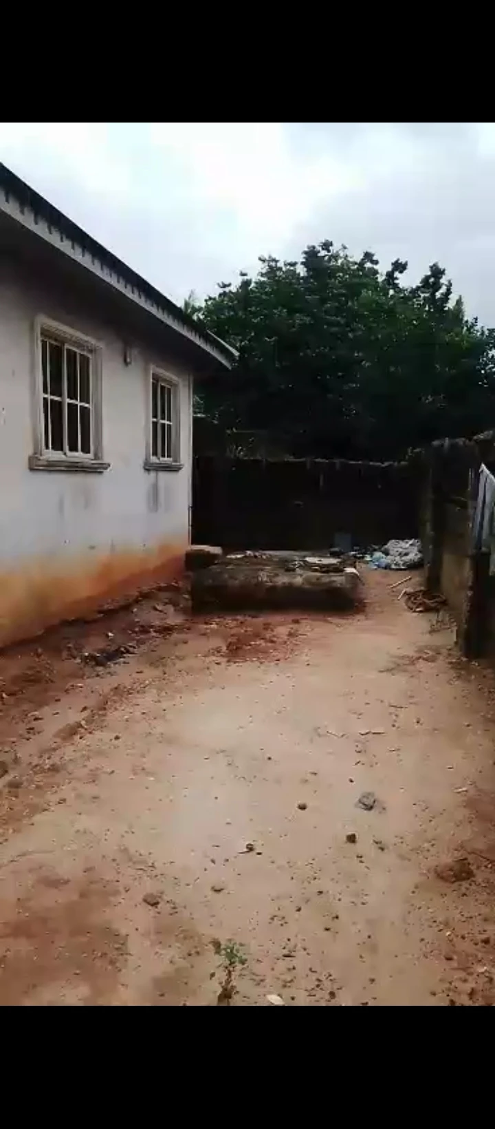 3 Bedroom Flat for Sale in Ogunwemnyi, Edo - Image 1