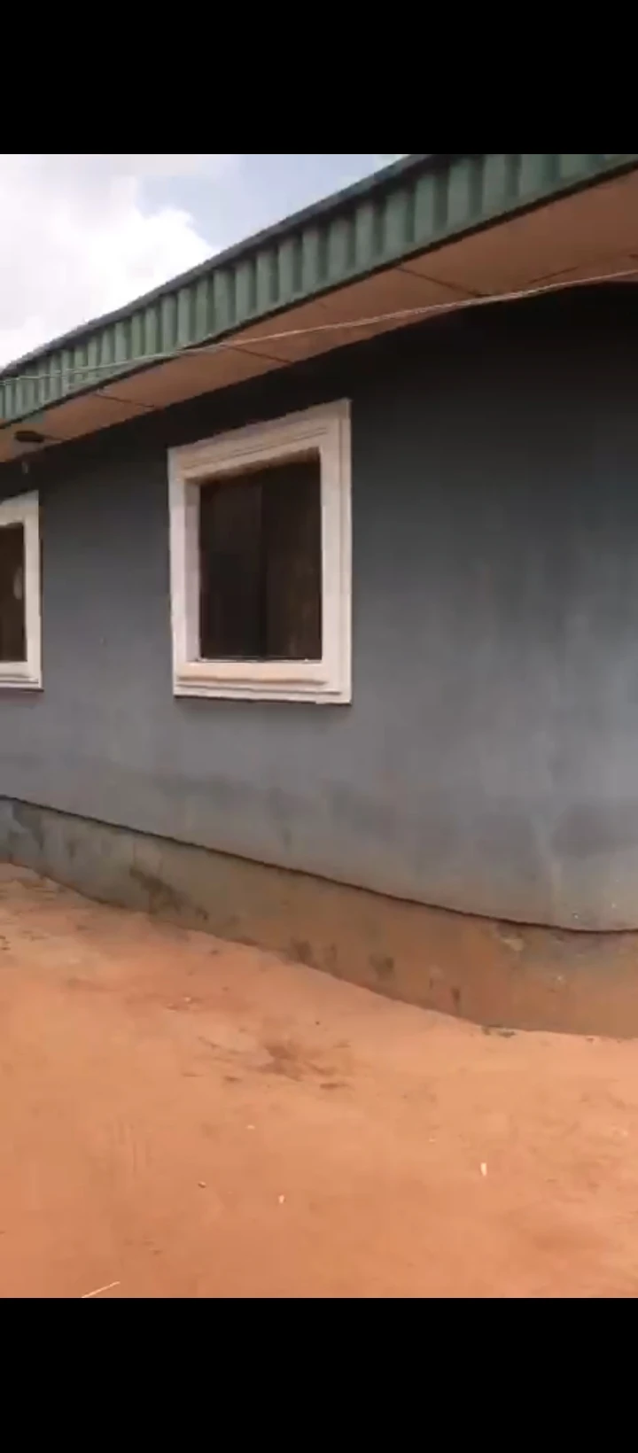 3 Bedroom Flat for Sale in Eriaria sapele road, Edo - Image 2