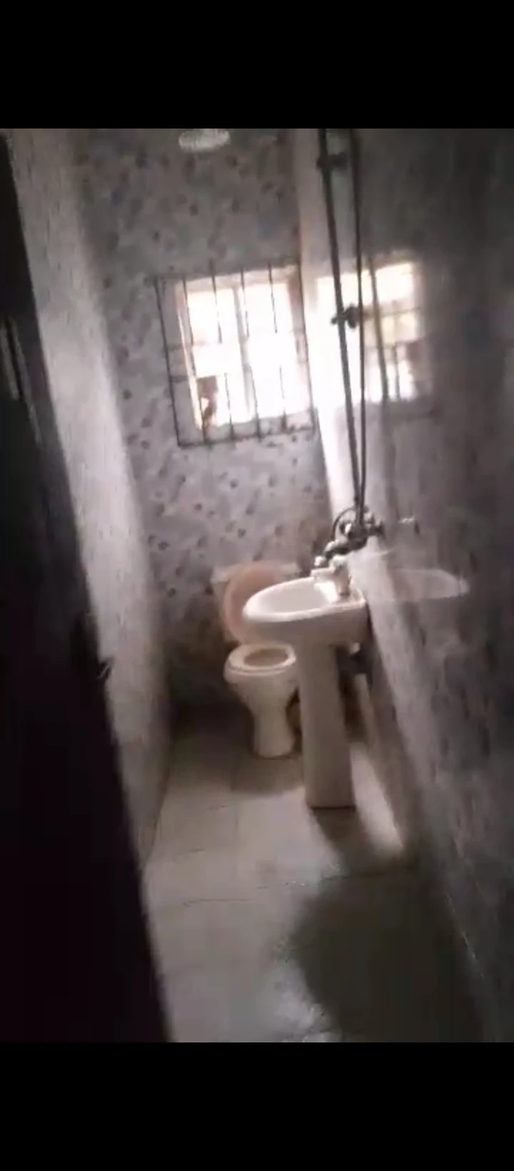 2 Bedroom Flat for Rent in Ogunwemnyi, Edo - Image 1