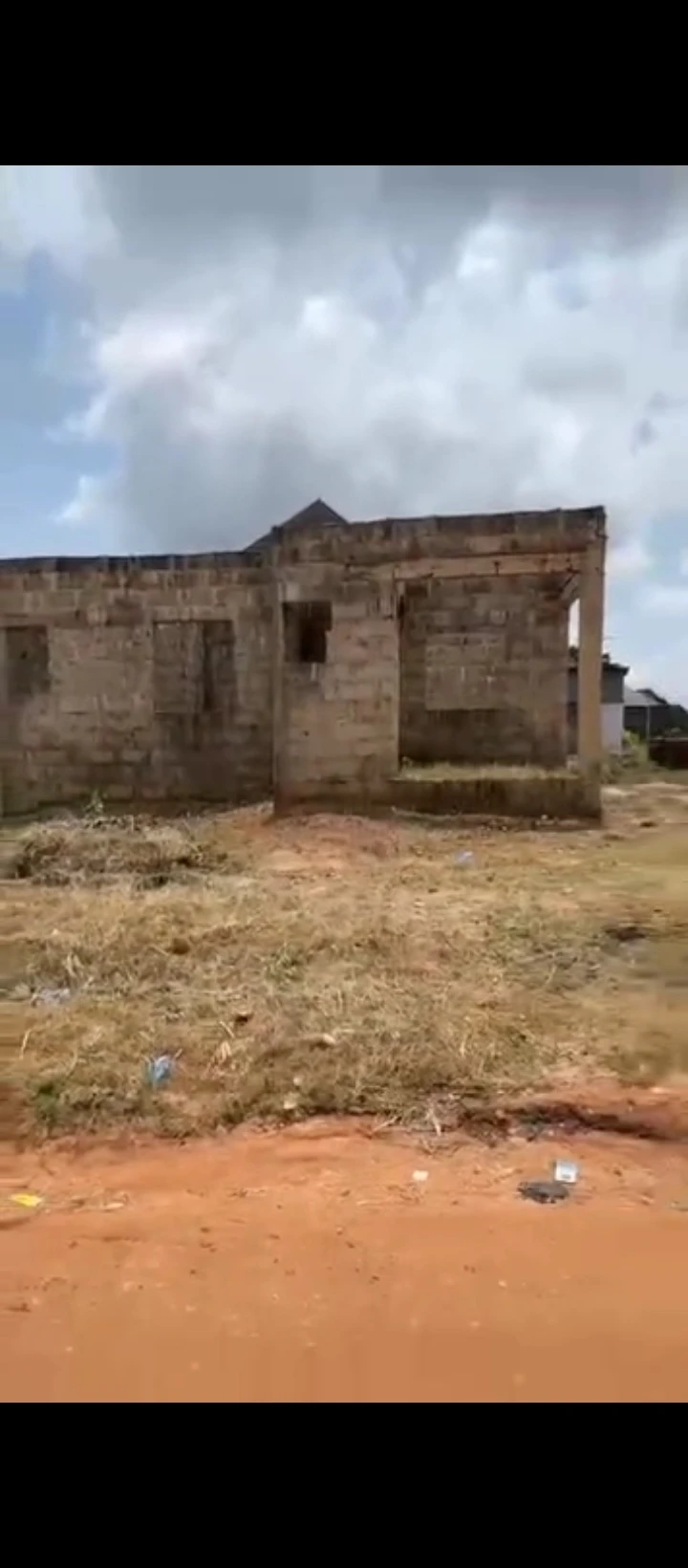 Uncompleted Building for Sale in Arougba airport road, Edo - Image 4