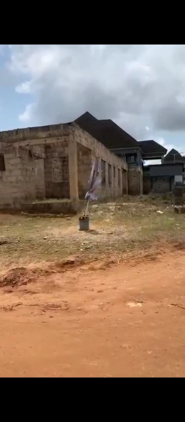 Uncompleted Building for Sale in Arougba airport road, Edo - Image 1