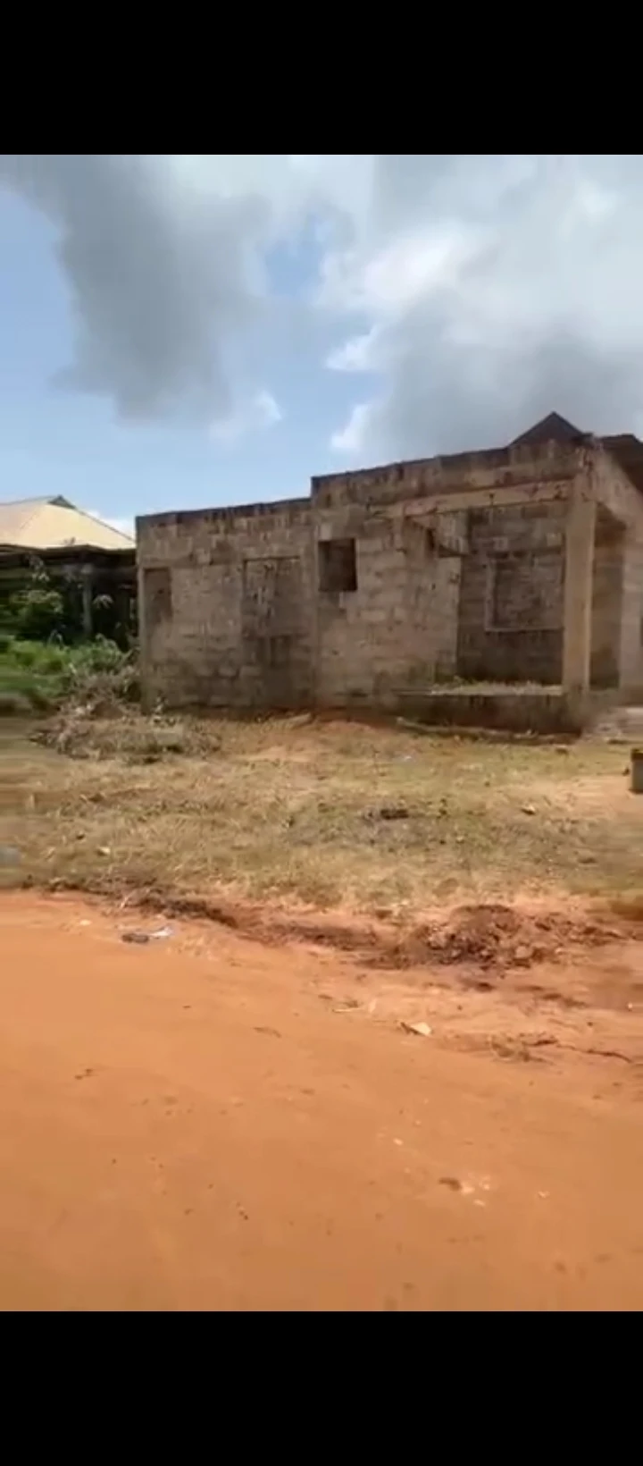 Uncompleted Building for Sale in Arougba airport road, Edo - Image 3