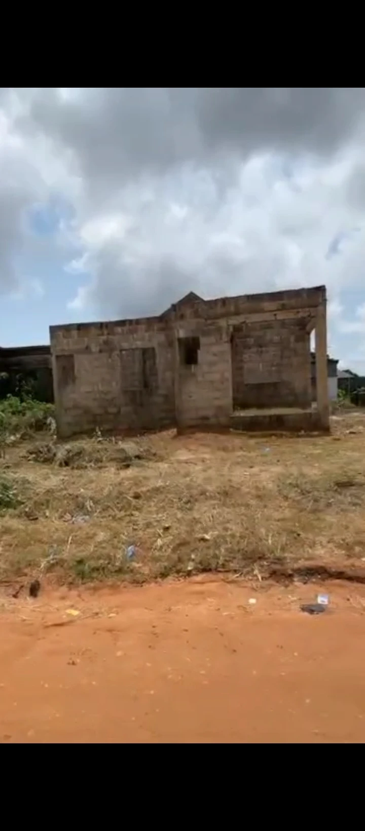 Uncompleted Building for Sale in Arougba airport road, Edo - Image 2