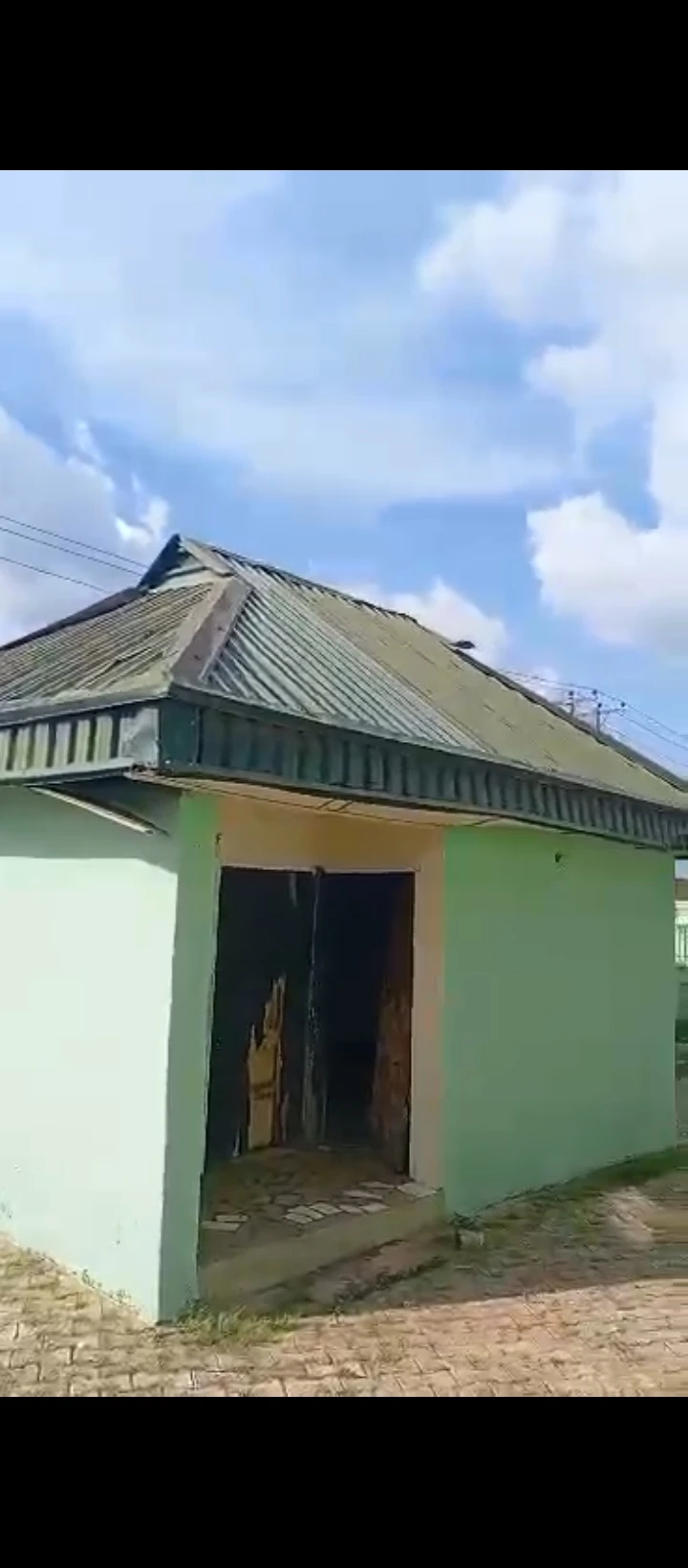 3 Bedroom Flat for Sale in Ekehuan road, Edo - Image 6