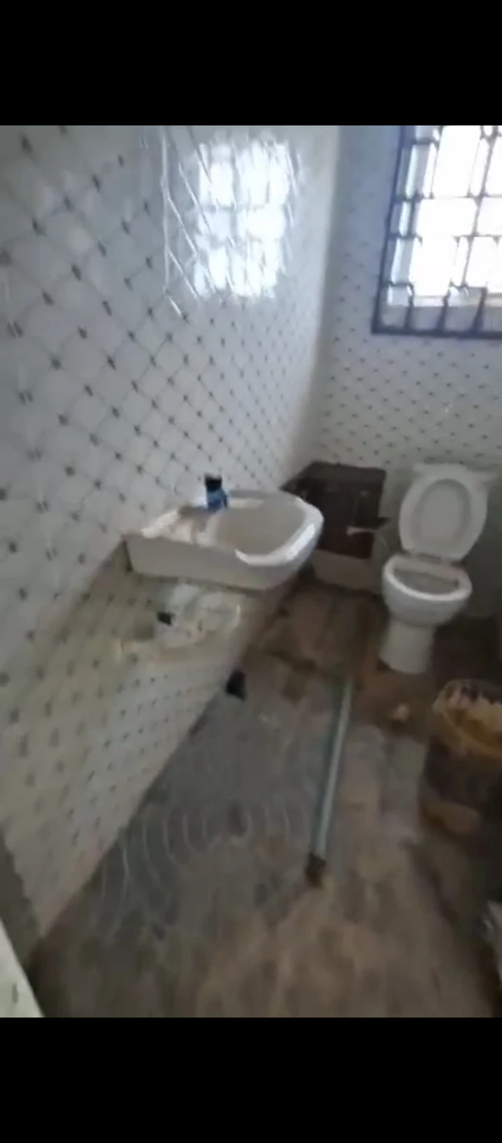2 Bedroom Flat for Rent in Isihor ugbowo, Edo - Image 2