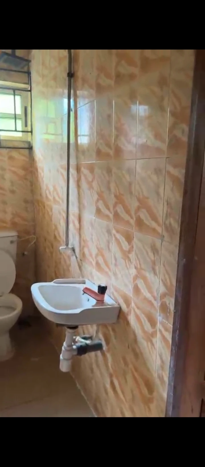 3 Bedroom Flat for Sale in Ugbor gra, Edo - Image 3