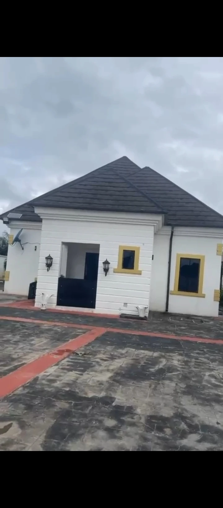 4 Bedroom Flat for Sale in Sapele road off airport road, Edo cover picture