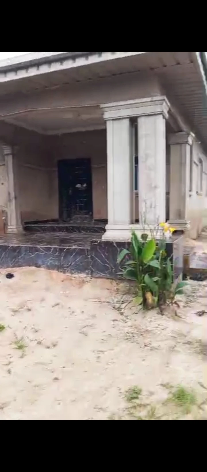 Bungalow for Sale in Okhoromi airport road, Edo cover picture