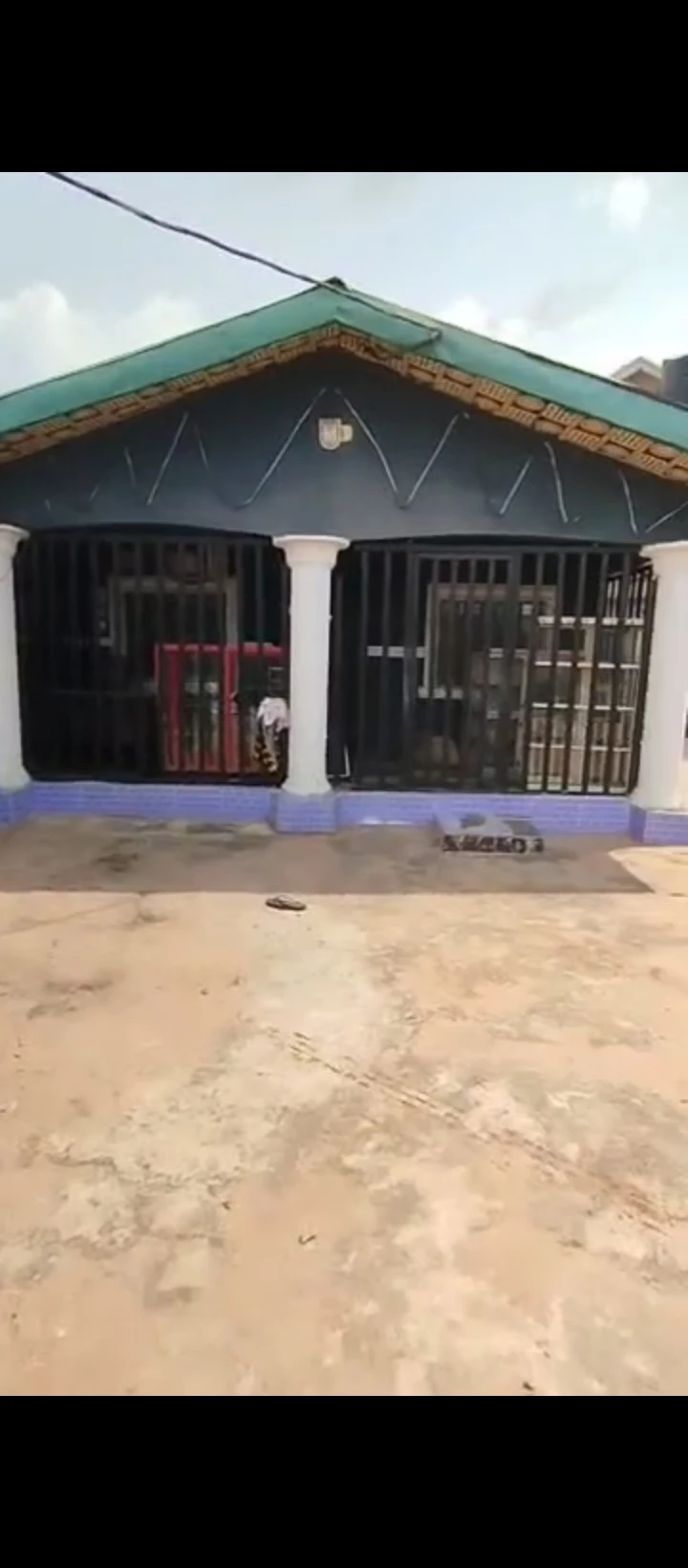 Hotel for Sale in Arougba airport road, Edo cover picture