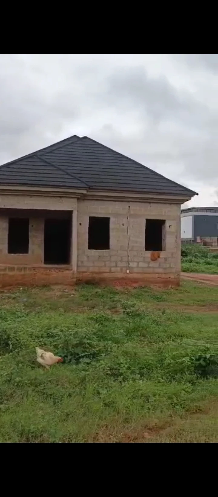 Uncompleted Building for Sale in Ugbor gra, Edo cover picture