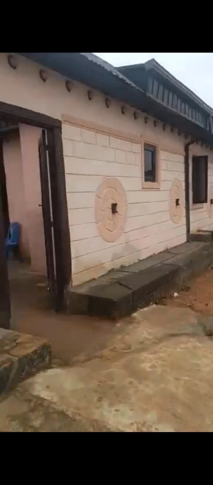 Lodge for Sale in Upper ekehuan road, Edo cover picture