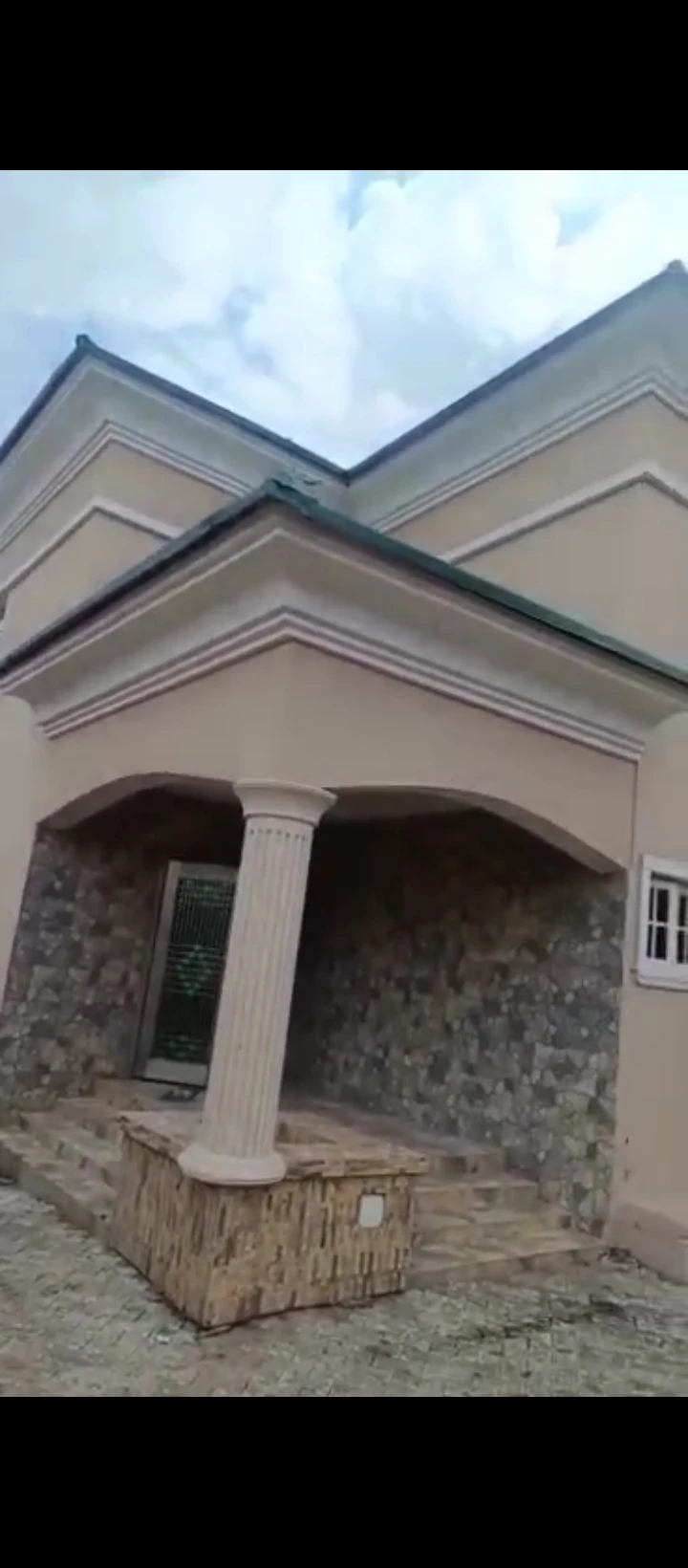 Duplex for Sale in Ugbor gra, Edo cover picture