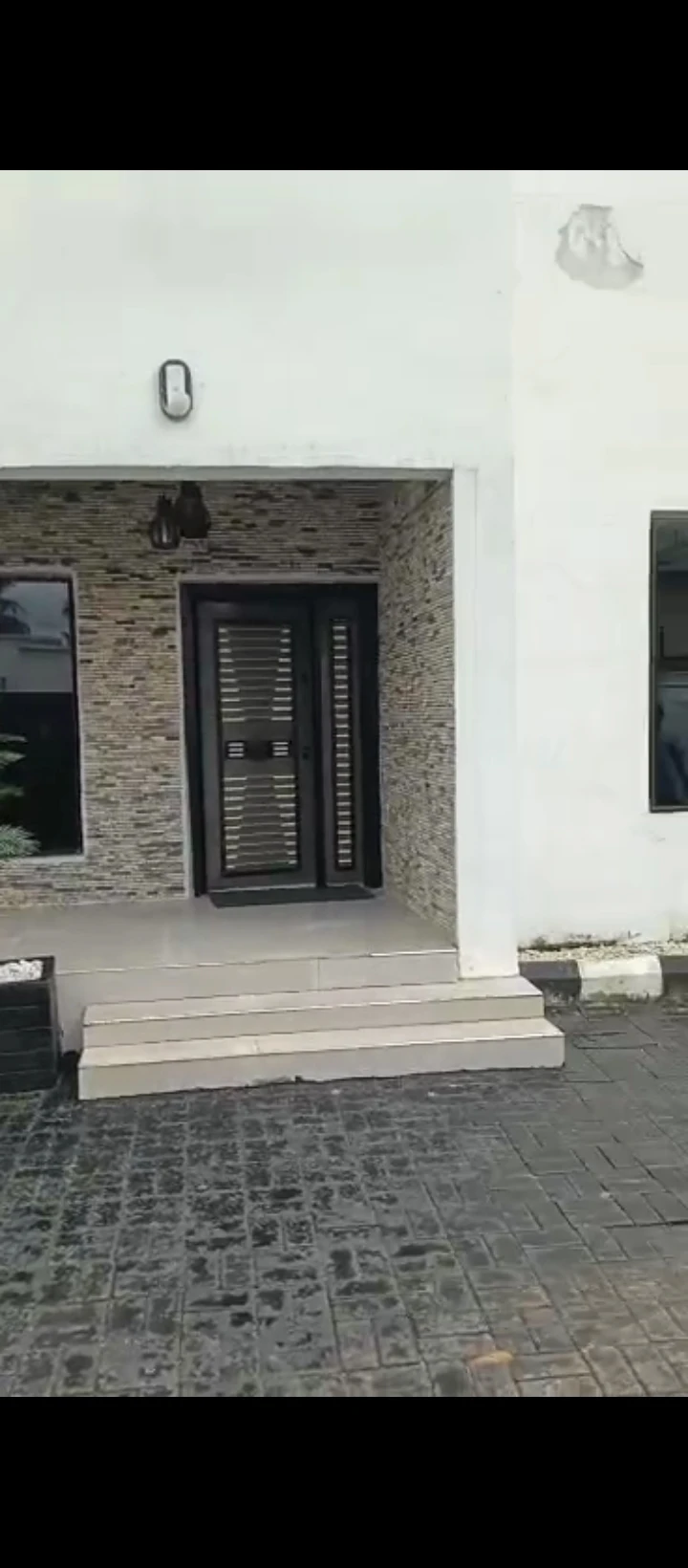 Bungalow for Sale in Iriri airport road, Edo cover picture