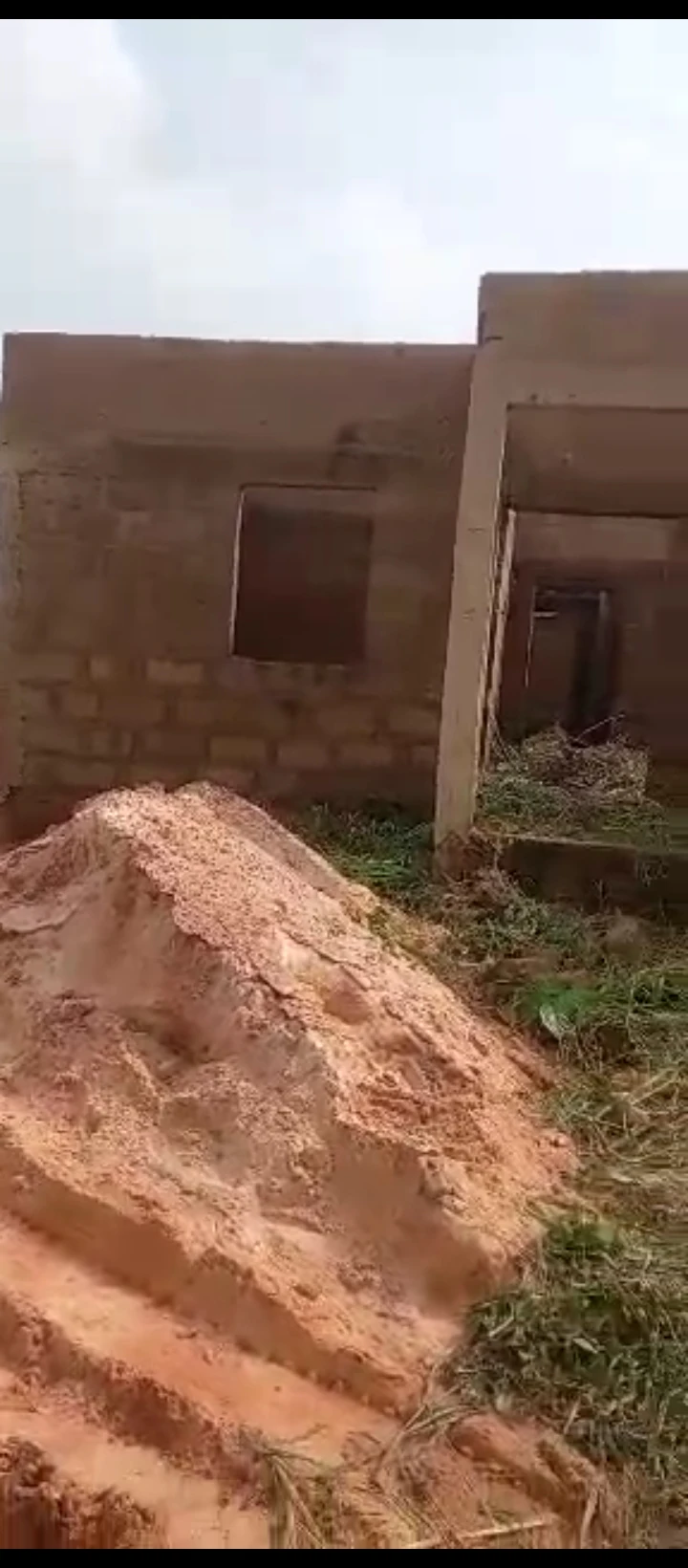 Uncompleted Building for Sale in Obagie nevbosa  off palace road., Edo - Image 1