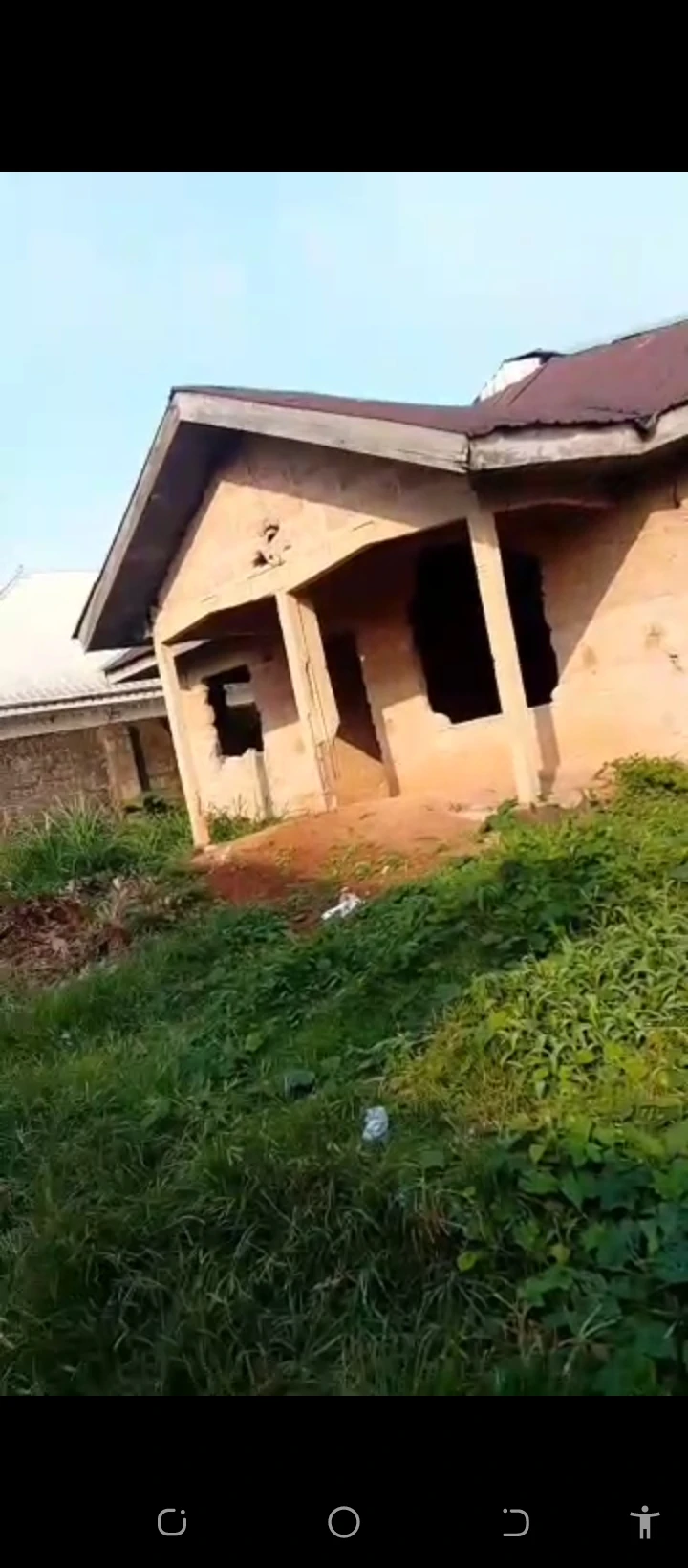 Uncompleted Building for Sale in EVBUODIA road after the bridge airport, Edo - Image 1