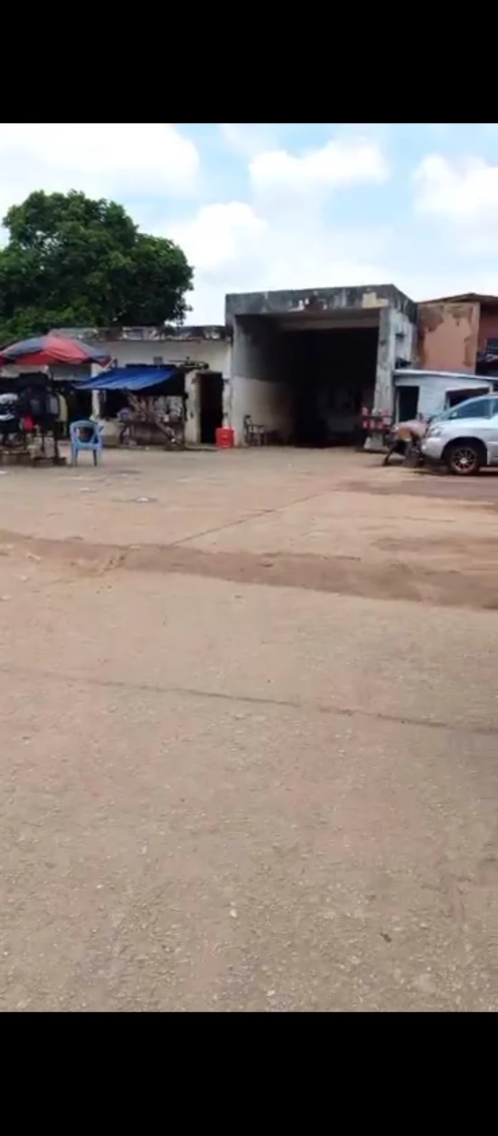 Land for Sale in along busy sapele road  opposite palm house  close high court, in the heart of Benin City, Edo - Image 1