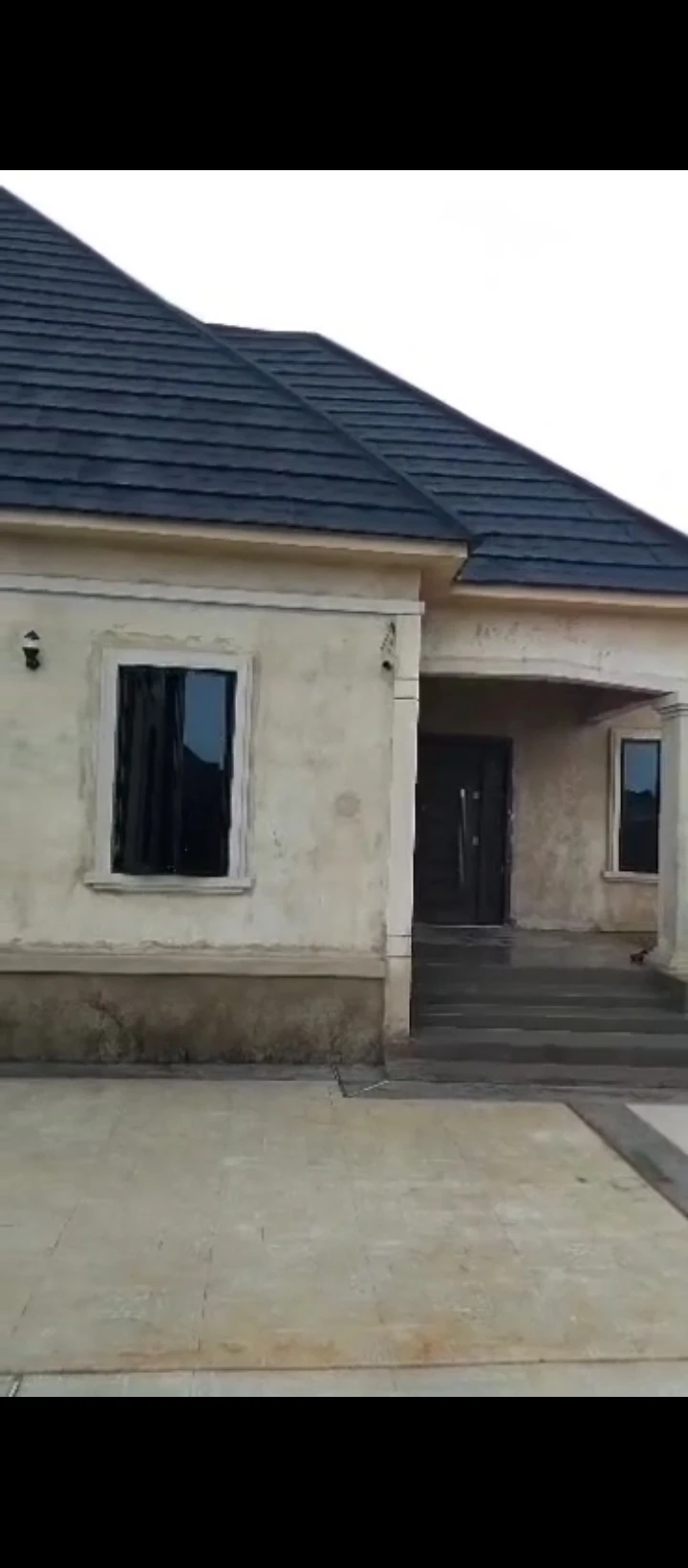 3 Bedroom Flat for Sale in Urhoho sapele bye pass, Edo - Image 1