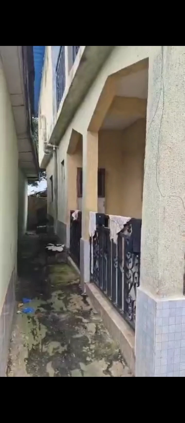 4 Bedroom Flat for Sale in Ekenwan Road, Edo - Image 1