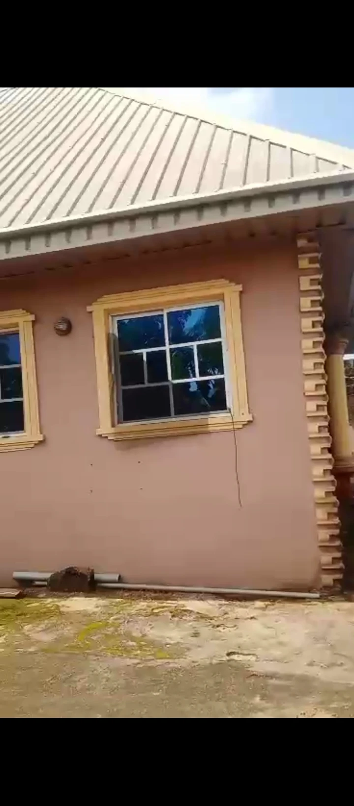 3 Bedroom Flat for Sale in ogunweyin off waec road, Edo - Image 1