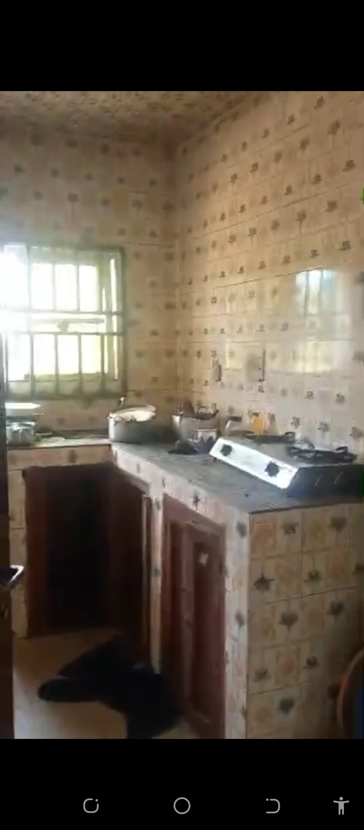 3 Bedroom Flat for Sale in Off Leader Rd inside, At Ugbighokho Quarters Upper ekenwan, Edo - Image 1