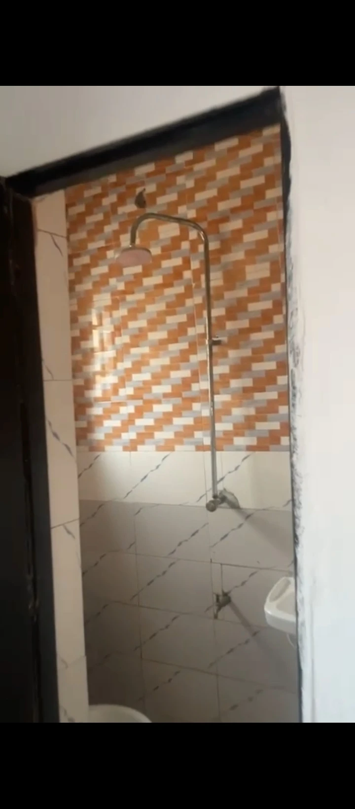 2 Bedroom Flat for Rent in Ugbor Central GRA, Edo - Image 1