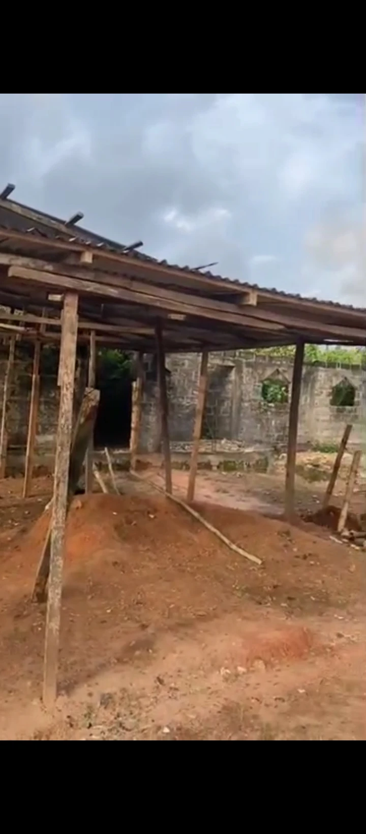 Uncompleted Building for Sale in Arougba, Edo - Image 1