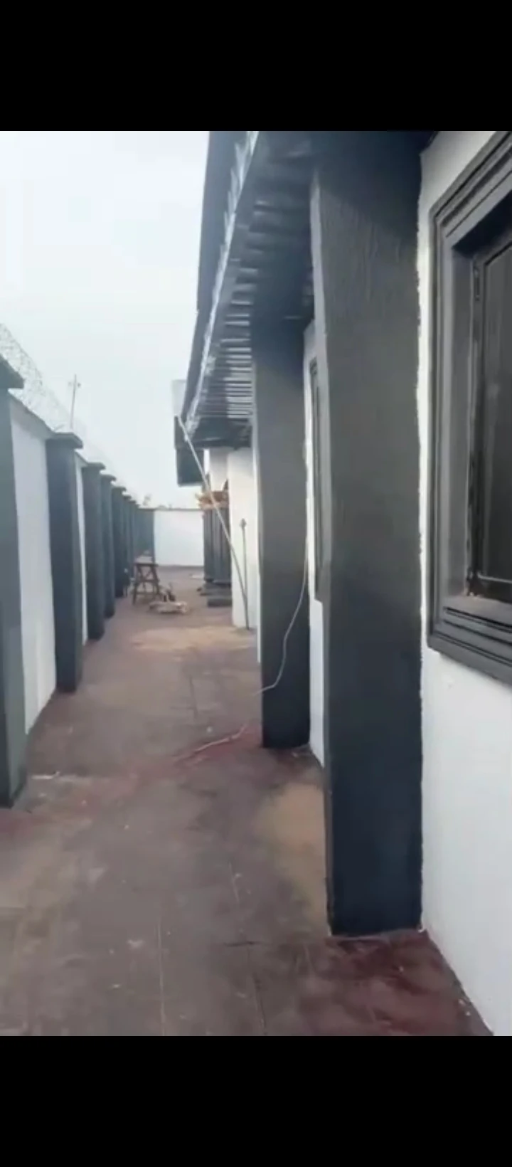 4 Bedroom Flat for Sale in Agbor Road, by Ogbeson, Edo - Image 1