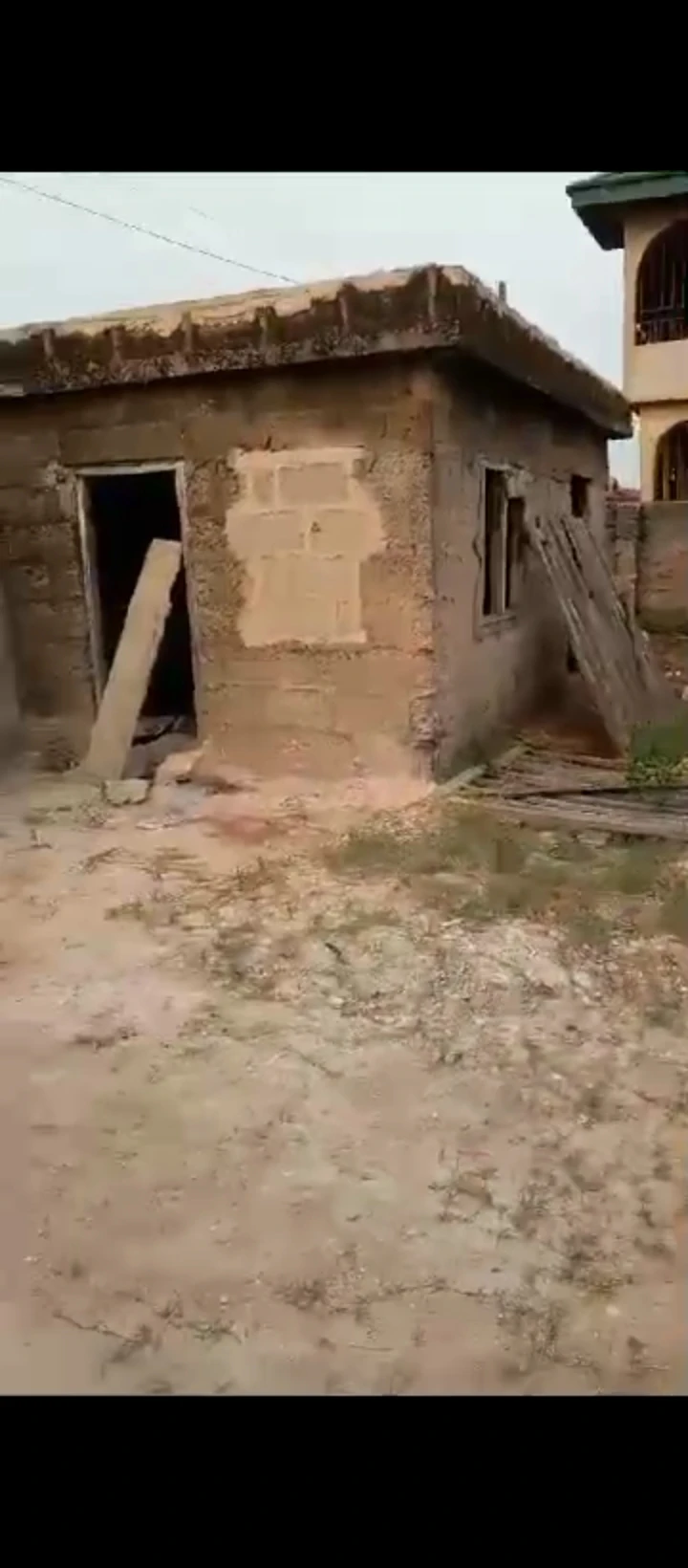 Uncompleted Building for Sale in Etete GRA, Edo - Image 1