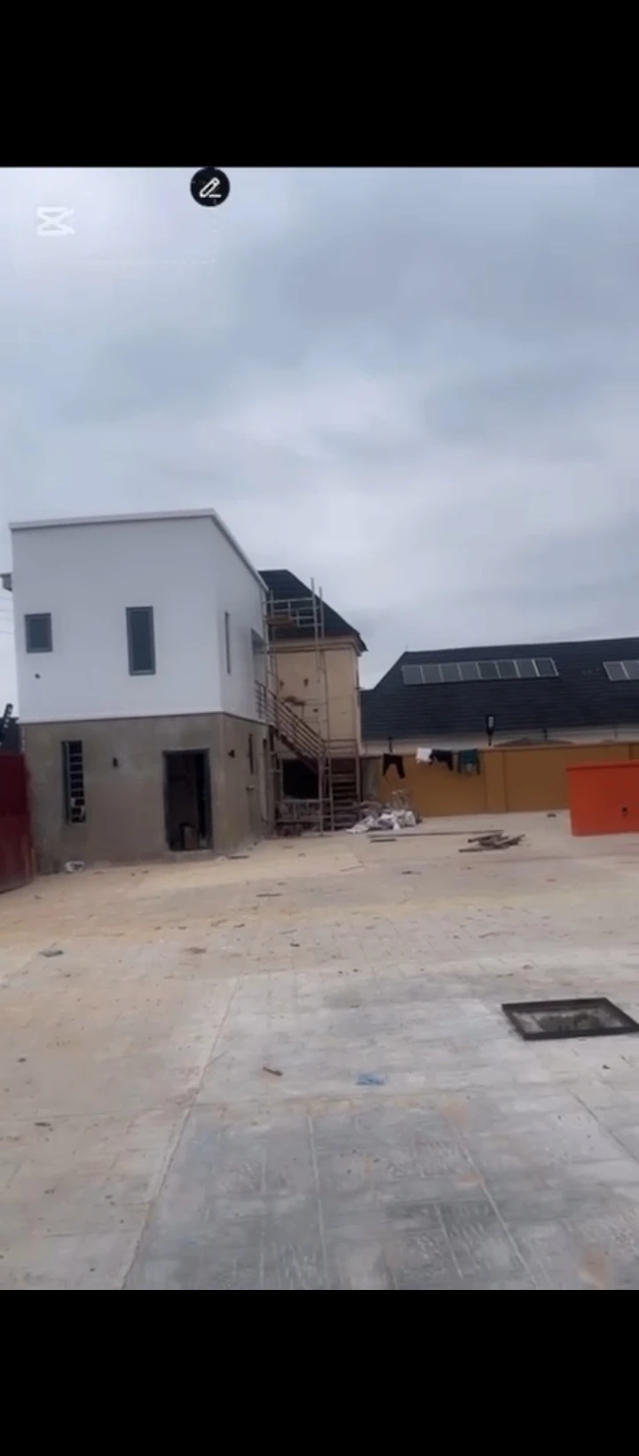 3 Bedroom Flat for Sale in Situate at Uhkuoromi, Edo - Image 2