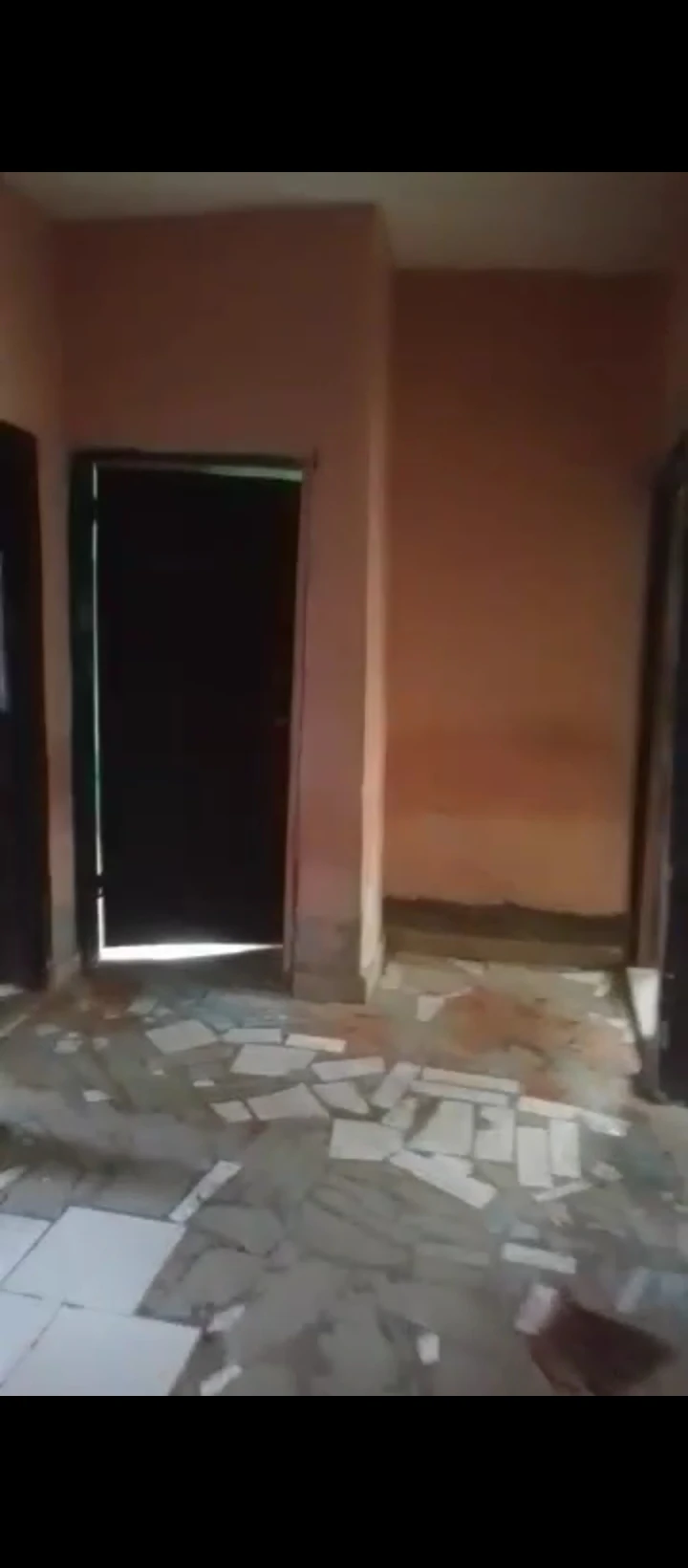 3 Bedroom Flat for Rent in off Enogie road by Etete road GRA, Edo - Image 1
