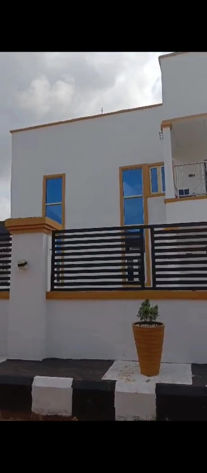 Duplex for Sale in Ugbor Central GRA, Edo - Image 2