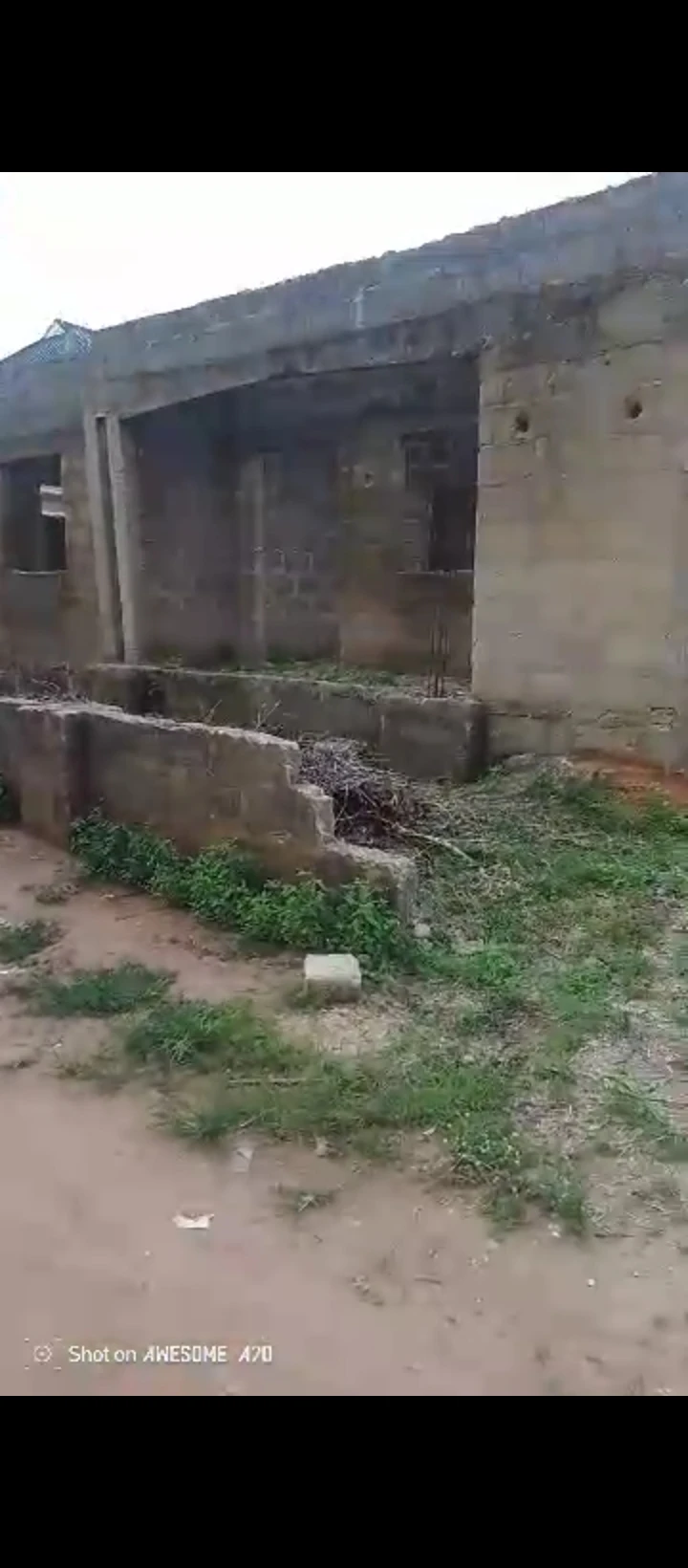 Uncompleted Building for Sale in close to Captain Osa farm sapele Rd by pass. Benin city, Edo - Image 1