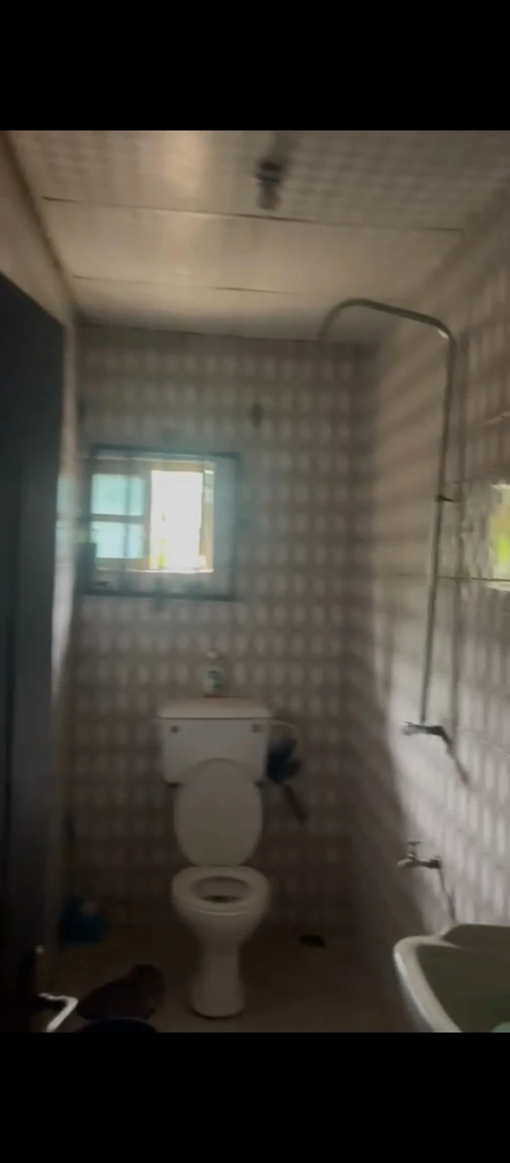1 Bedroom Flat for Rent in Newton Ekosodin, Edo - Image 1