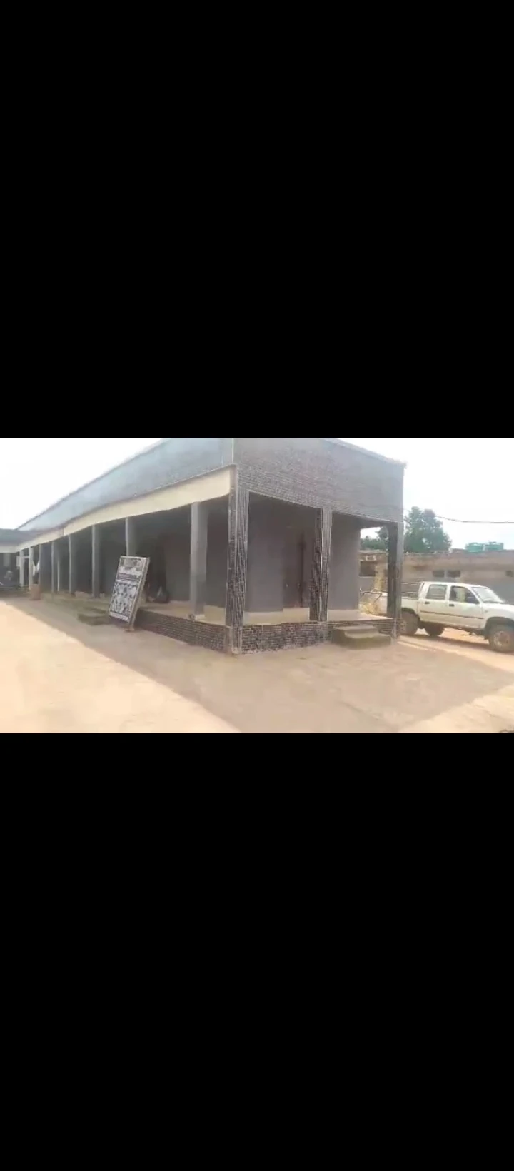 Store for Sale in along akara market tarred road At Eyaen Community  BeninCity, Edo - Image 1