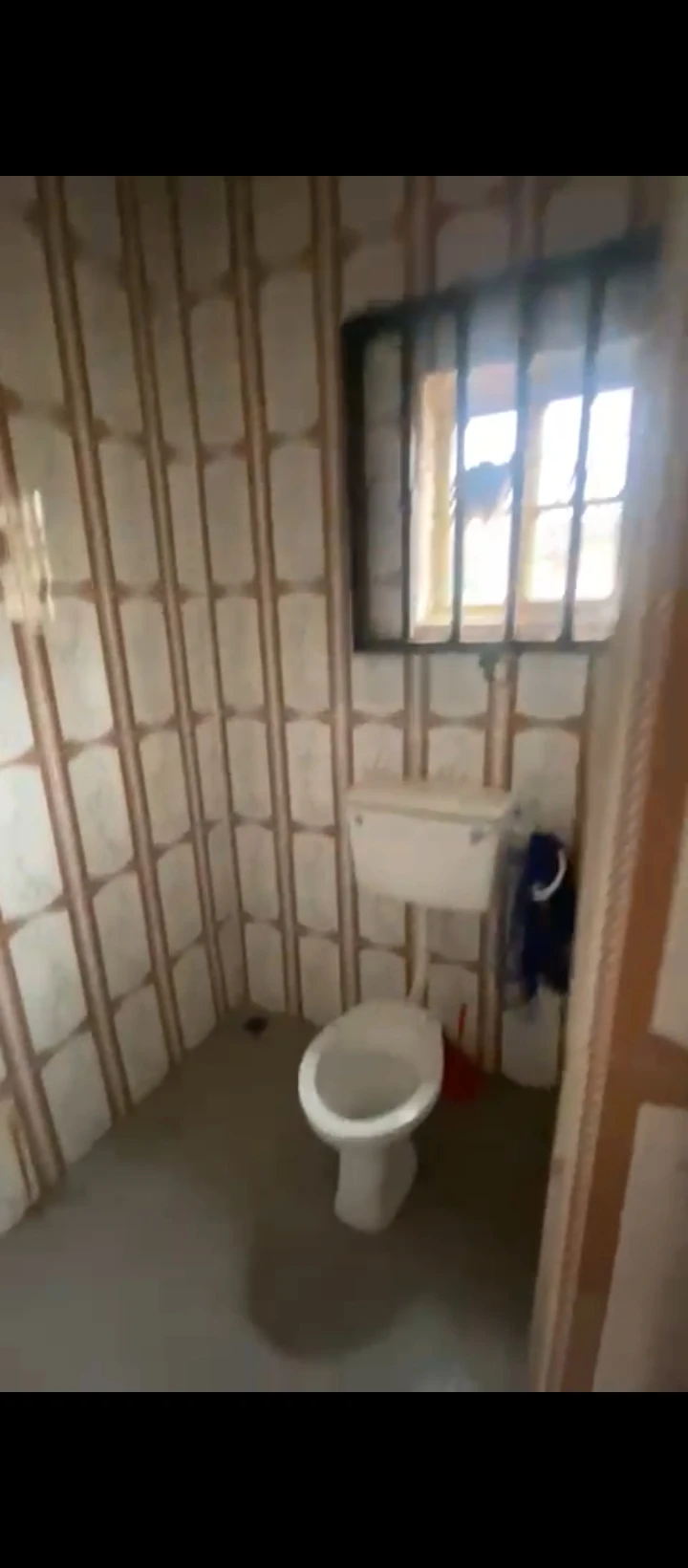 3 Bedroom Flat for Sale in Ogunwenyin ugbor central Benin city., Edo - Image 1