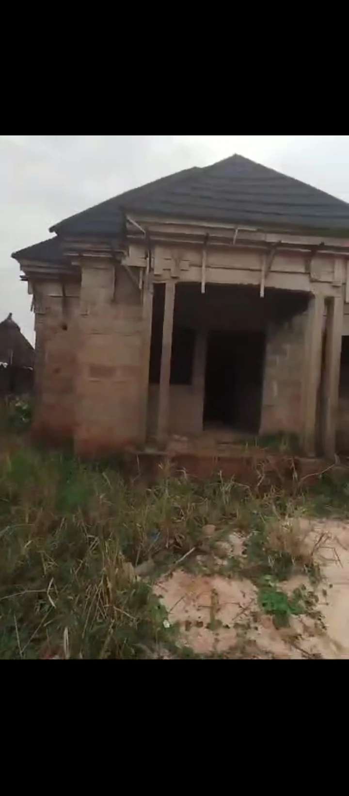 Bungalow for Sale in Ekae community along sapele road, Edo cover picture