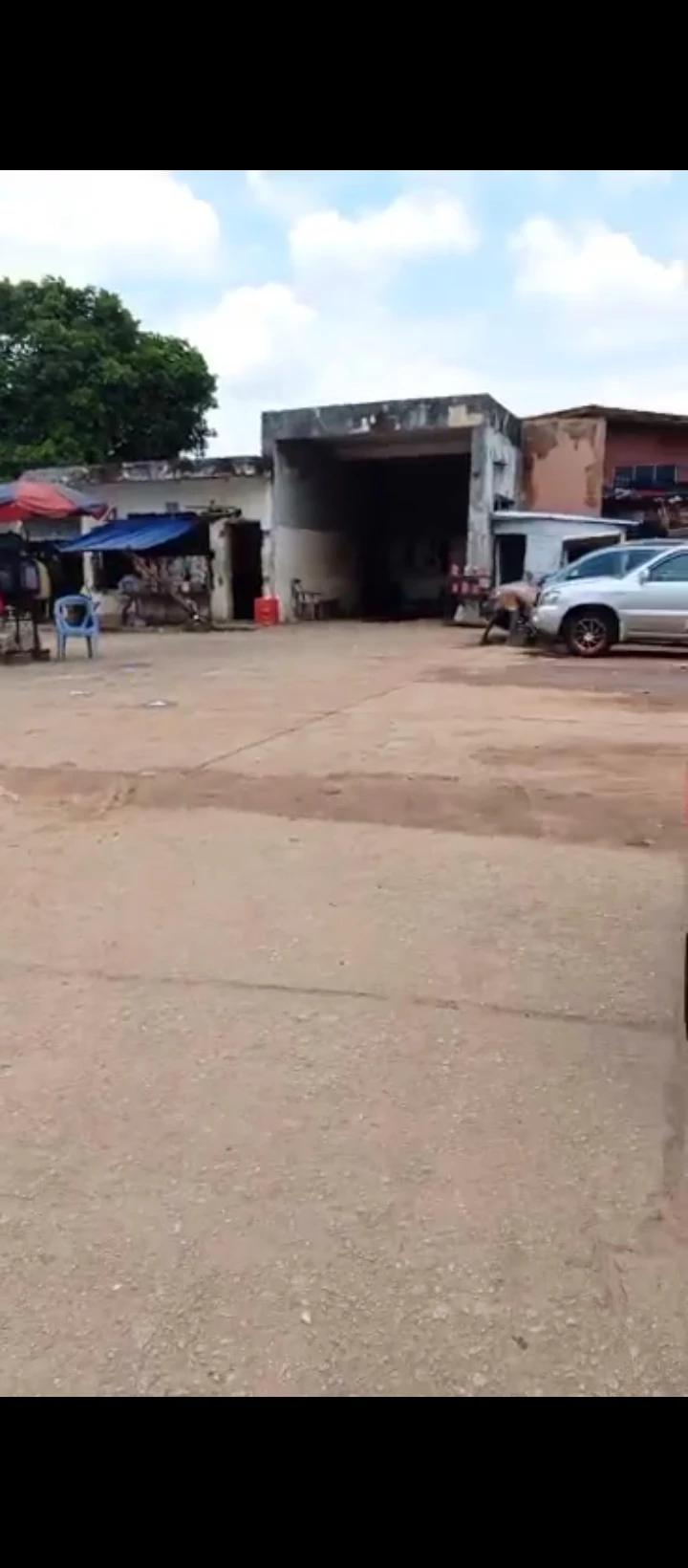 Land for Sale in along busy sapele road  opposite palm house  close high court, in the heart of Benin City, Edo cover picture