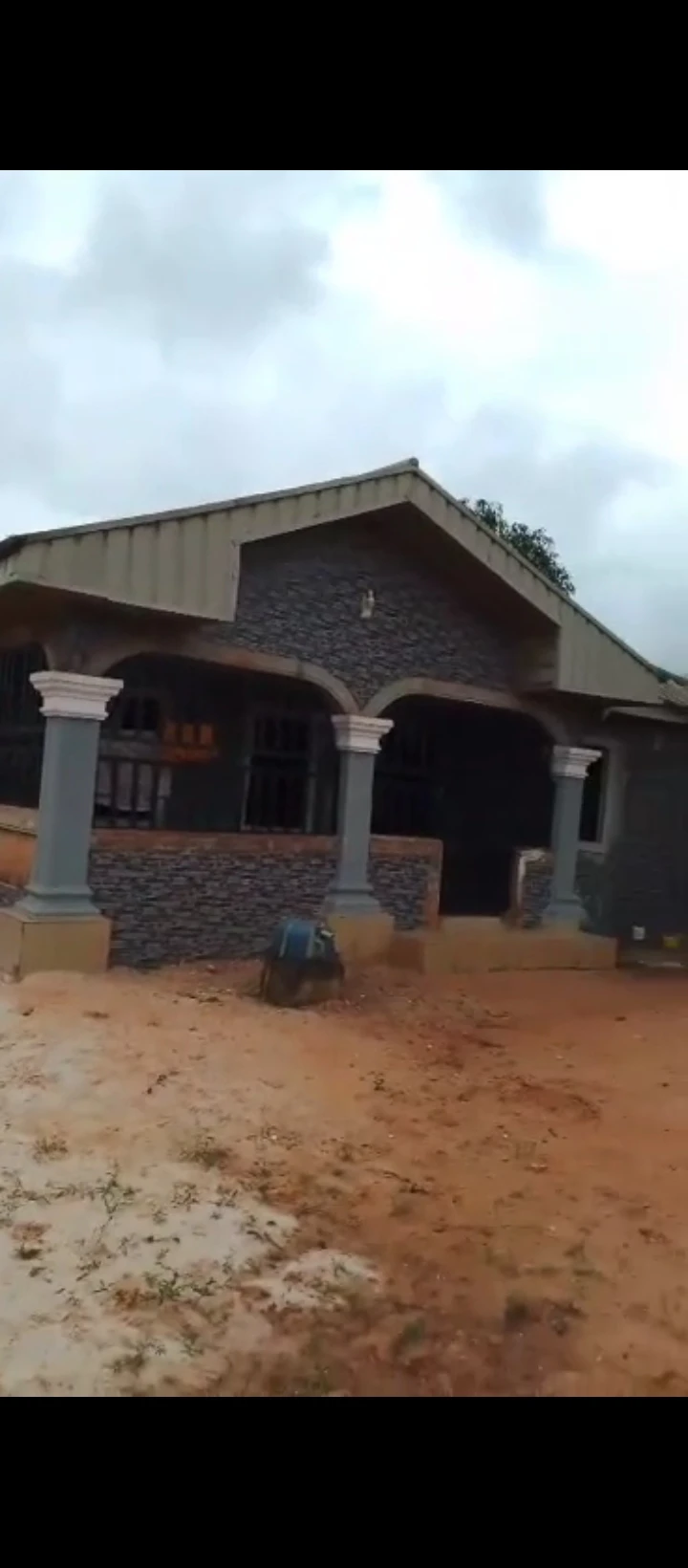 Bungalow for Sale in Location: At Iduomwina, Off Benin Auchi rd, Benin City, Edo cover picture