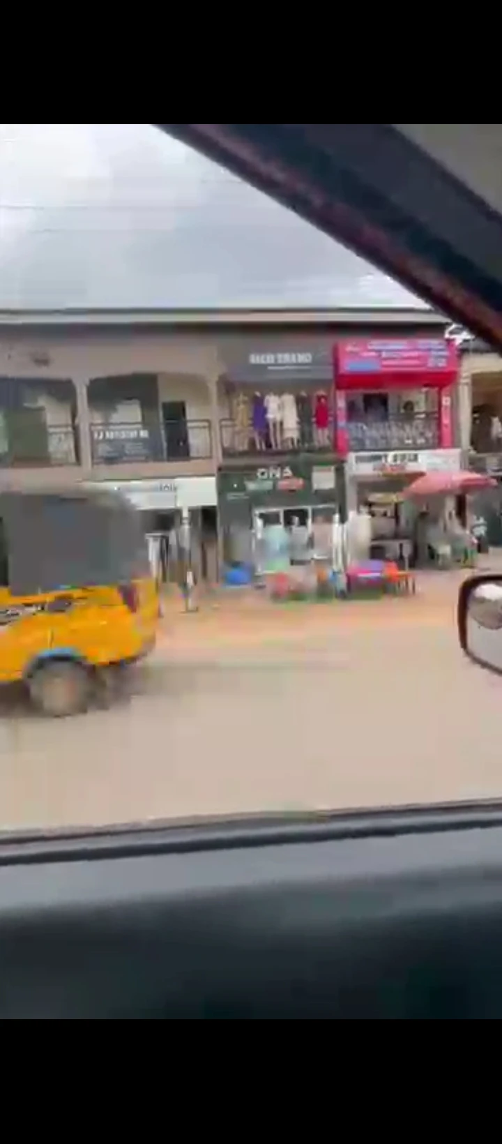 Plaza for Sale in Ugbor Central GRA, Edo cover picture