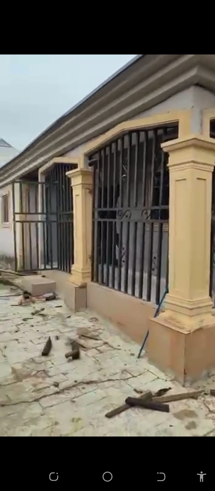 2 Bedroom Flat for Sale in Ogunwenyin waec road off ugbor central Benin city., Edo