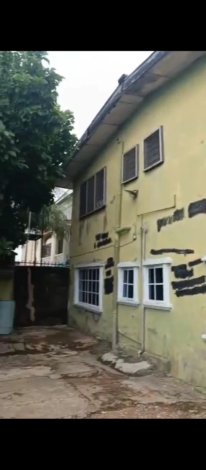 3 Bedroom Flat for Sale in Off GIWA AMU Road, GRA, Edo