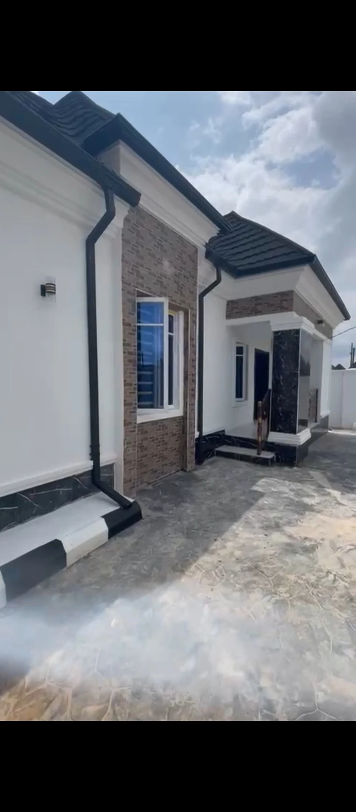 2 Bedroom Flat for Sale in Amagba GRA, Edo cover picture